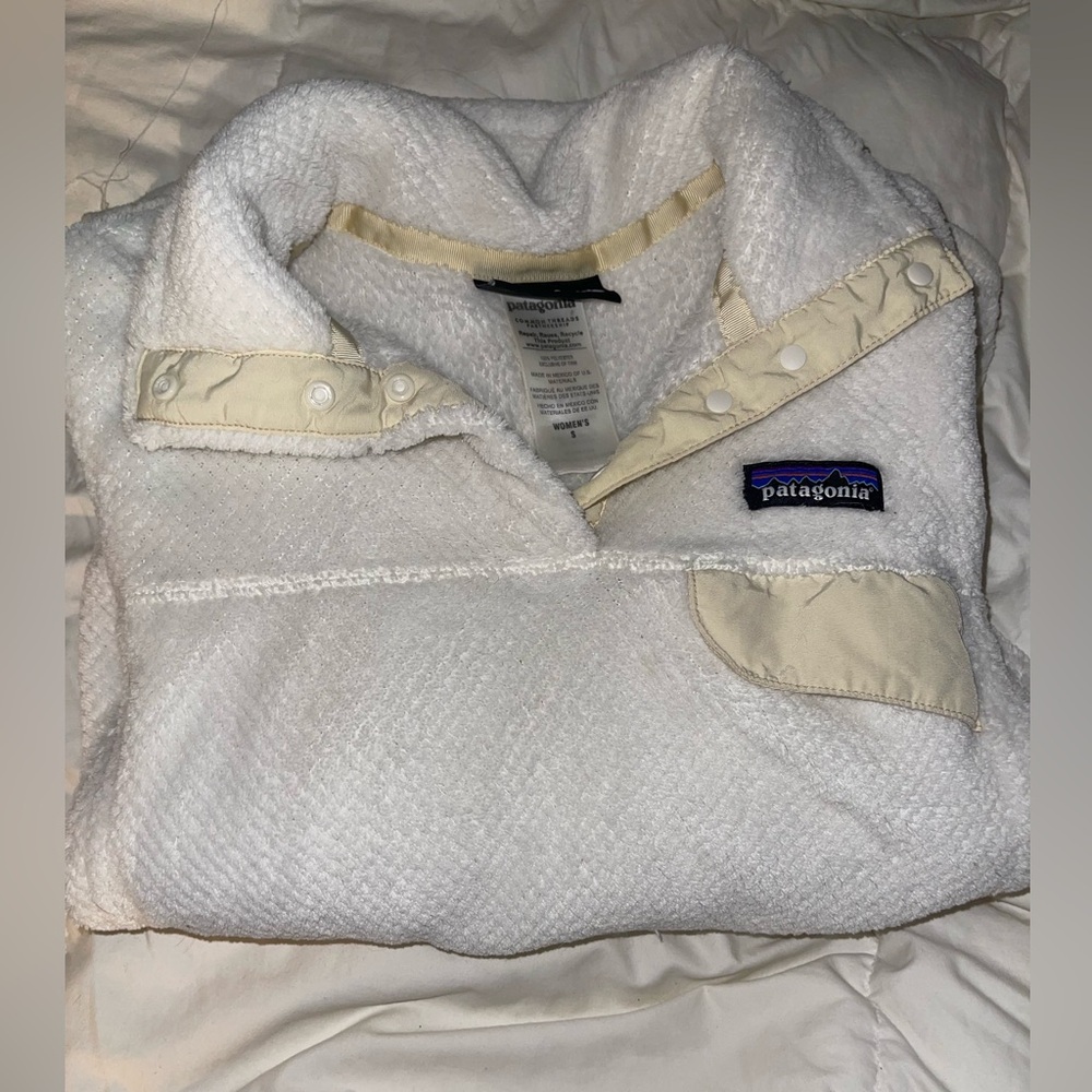 Women’s Patagonia white pullover size small